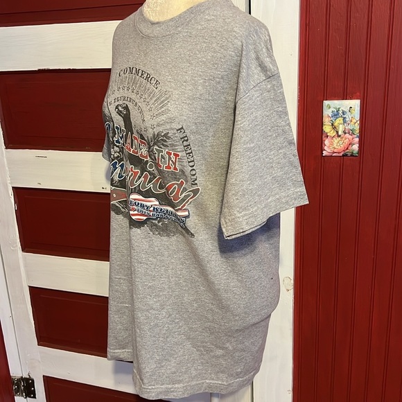 Toby Keith Made in America I Love This Bar & Grill Shirt Medium RARE - Picture 3 of 8